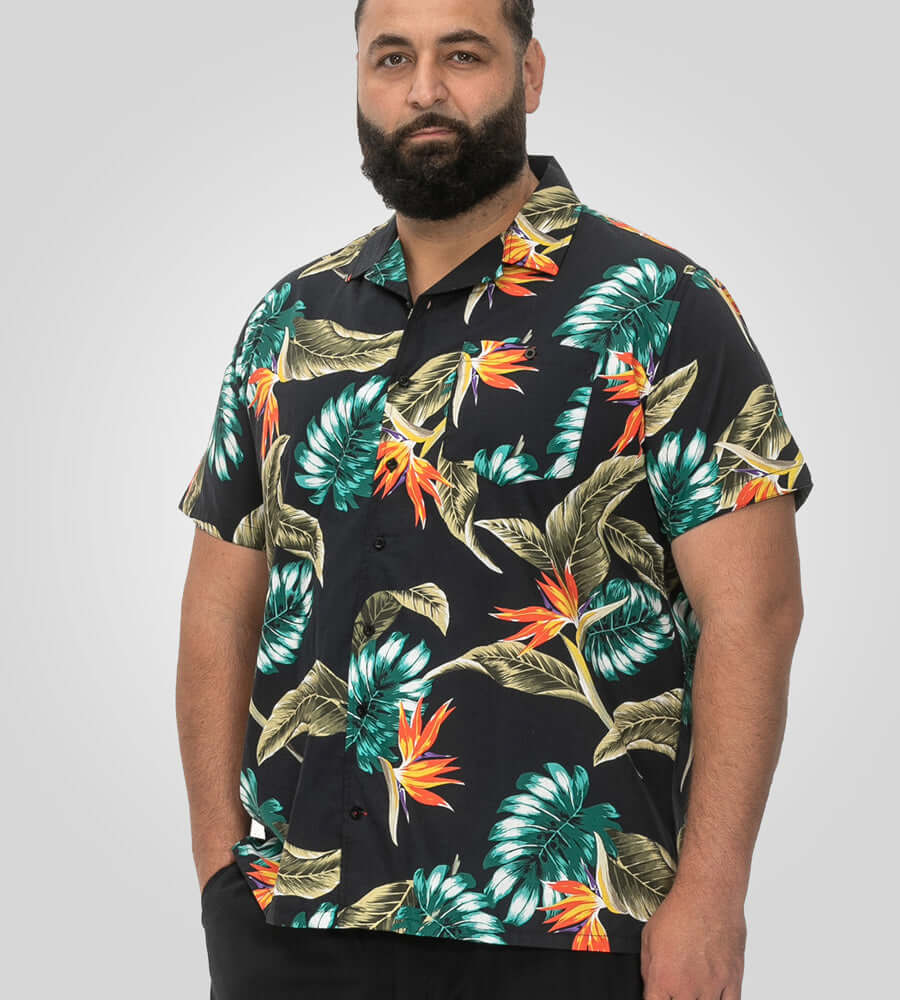 Duke Clothing Black Hawaiian polo overhemd met kleurrijke print, perfect voor casual uitstraling in grote maten.
