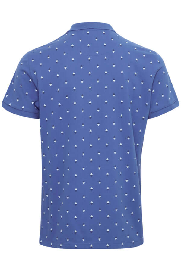 Achteraanzicht van de Blend Polo Print Opdruk Delft Blue, met een patroon van kleine piramides.
