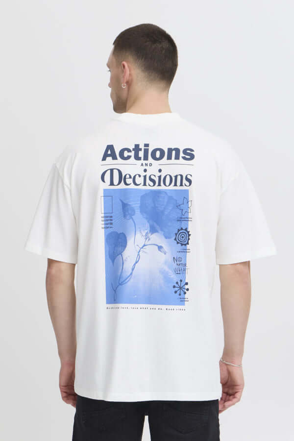 Blend T-Shirt BHJAMIL 20717787 met 'Actions and Decisions' print op de achterkant, stijlvol en comfortabel.