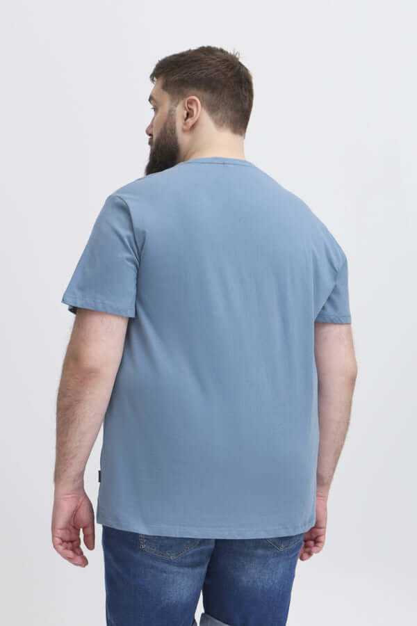 A man wearing a blue Blend T-shirt, viewed from the back, showcasing a regular fit design.