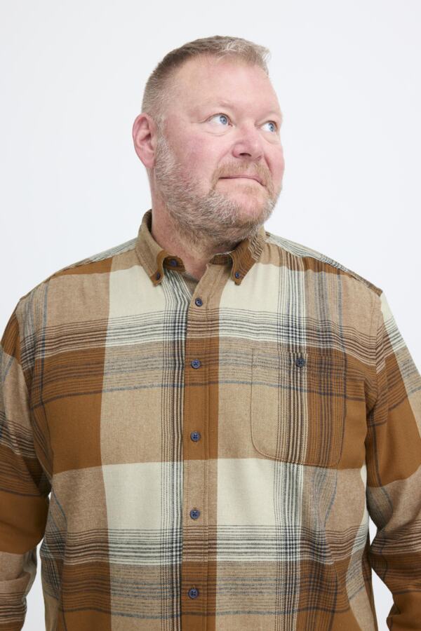 Shirt heren grote maten Caramel Café – voorzijde close up