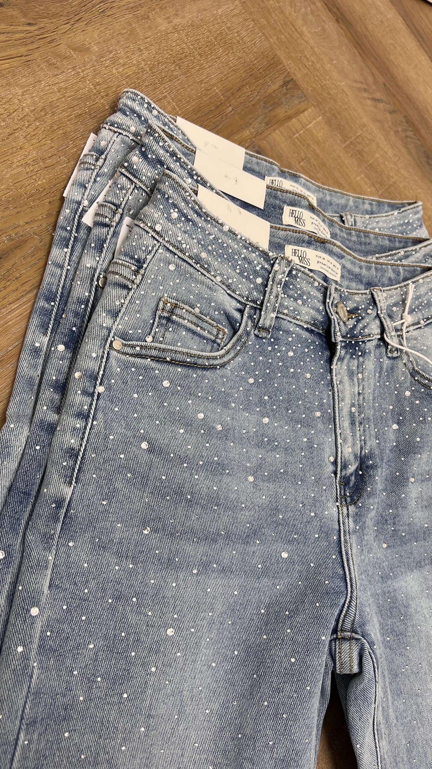 Hello Miss – Wide Leg Jeans met diamantdetails
