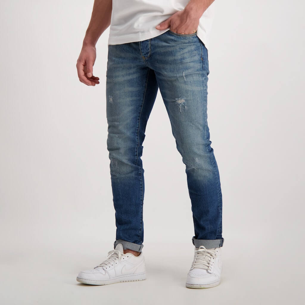 Cars Jeans Blizzard Flash Wash 7582851 slim fit jeans in lichtblauw, met comfortabel stretchmateriaal en een stijlvol 5-pocketdesign.