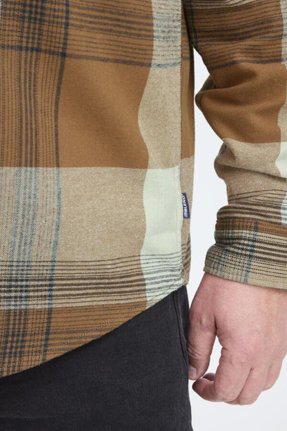 Shirt heren grote maten bruin – detail boord
