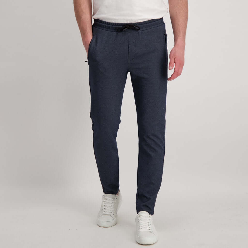 Cars Jeans Grope Navy joggingbroek met slim fit pasvorm en zijzakken, casual en comfortabel voor elke gelegenheid.