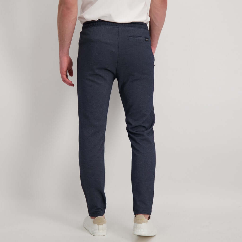 Cars Jeans Grope navy joggingbroek voorzijde met slim fit pasvorm en elastische tailleband, beschikbaar in maten XS t/m XXL.